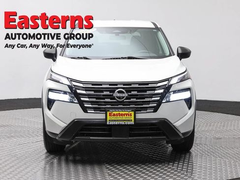 Used 2024 Nissan Rogue S AWD/4WD image 2