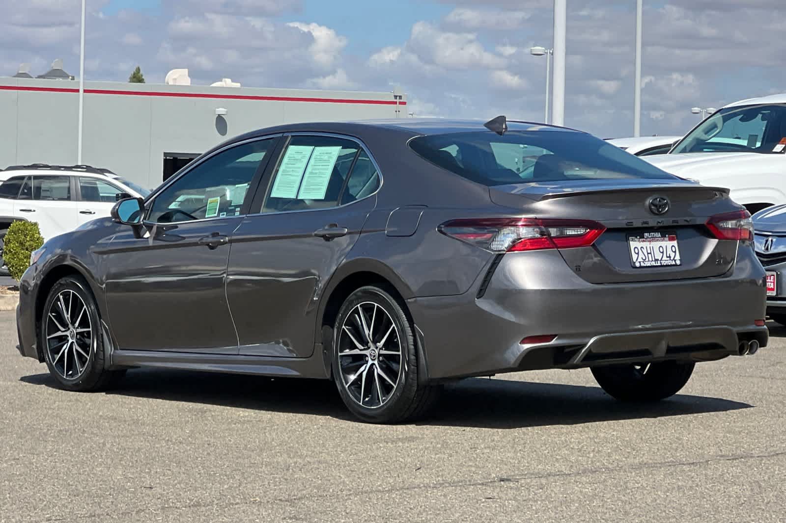 Used 2023 Toyota Camry SE FWD image 7