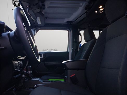 Used 2023 Jeep Gladiator Sport image 7