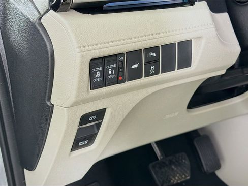 Used 2026 Honda Odyssey Touring image 12
