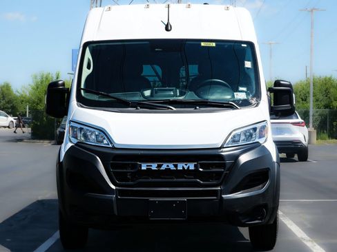 Used 2023 RAM ProMaster 2500 FWD image 2