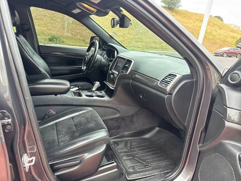 Used 2018 Jeep Grand Cherokee Altitude AWD/4WD image 31