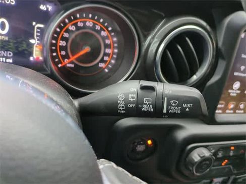 Used 2019 Jeep Wrangler Unlimited Sahara image 25