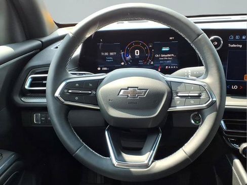 Used 2025 Chevrolet Traverse LT w/ Midnight/Sport Edition FWD image 5