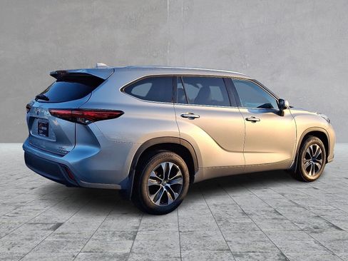 Used 2020 Toyota Highlander XLE image 12