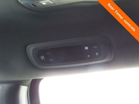 Used 2024 Chrysler Pacifica Select image 19