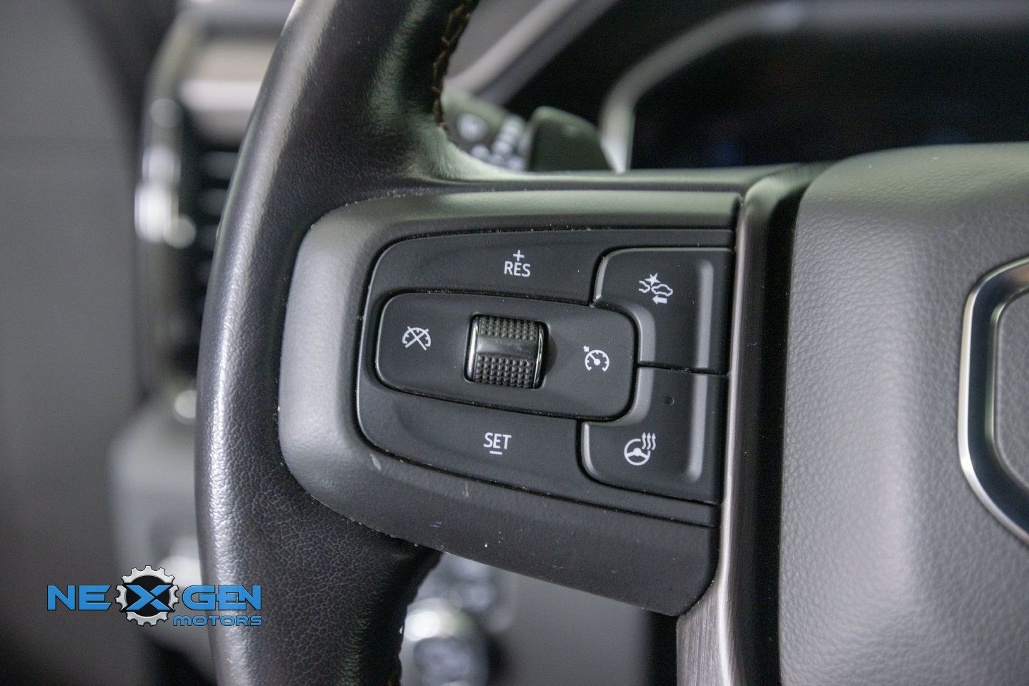 Used 2022 GMC Sierra 1500 AT4 w/ AT4 Premium Package AWD/4WD image 17