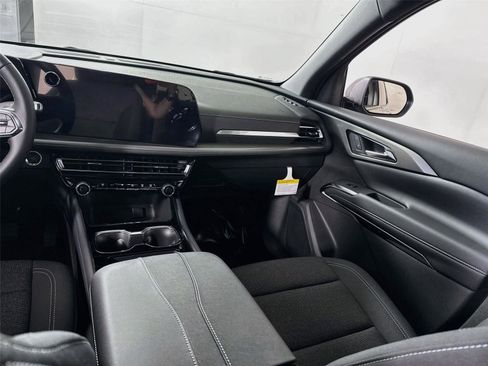 New 2026 Chevrolet Traverse LT w/ Driver Confidence Package AWD/4WD image 16
