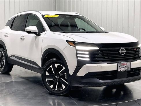 Used 2025 Nissan Kicks SR AWD/4WD image 3