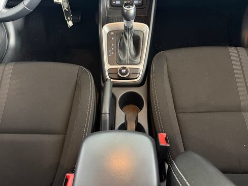 Used 2022 Hyundai Venue SEL FWD image 17