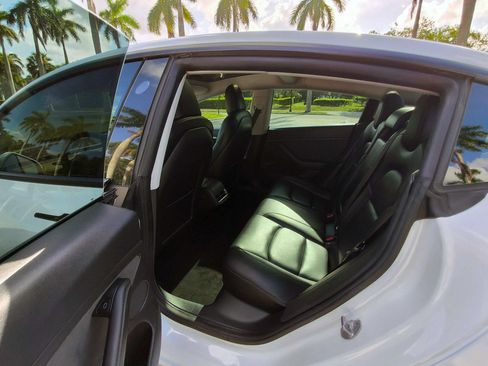 Used 2022 Tesla Model 3 RWD image 15