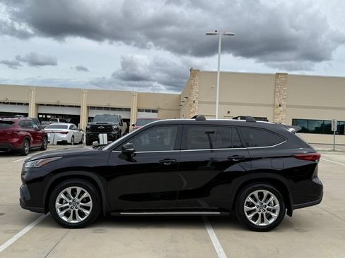 Used 2023 Toyota Highlander Limited FWD image 8