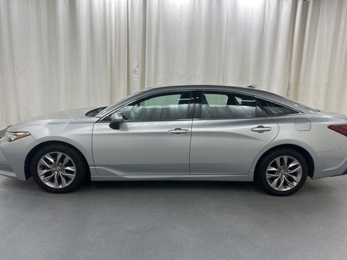 Used 2021 Toyota Avalon XLE image 3