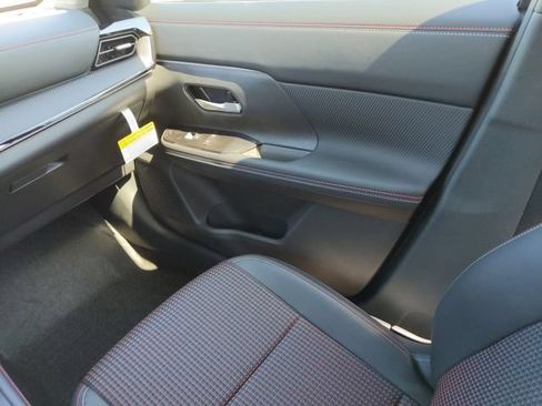 Certified 2025 Nissan Kicks SR FWD image 25