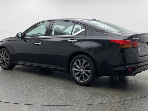 Used 2025 Nissan Altima 2.5 SV FWD image 6