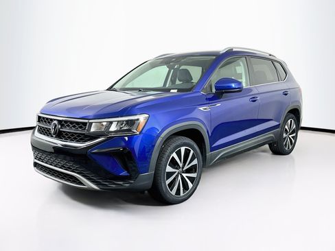 Used 2023 Volkswagen Taos SE w/ Panoramic Sunroof Package AWD/4WD image 3