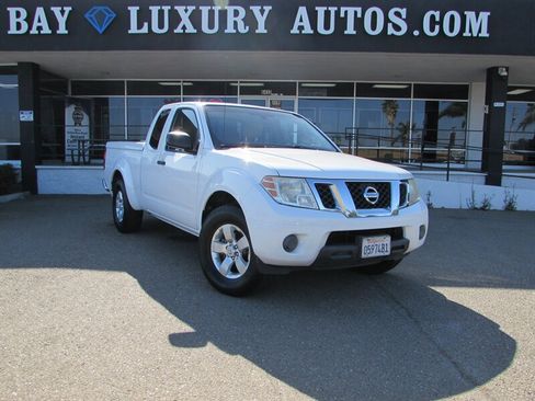 Used 2012 Nissan Frontier SV RWD image 1