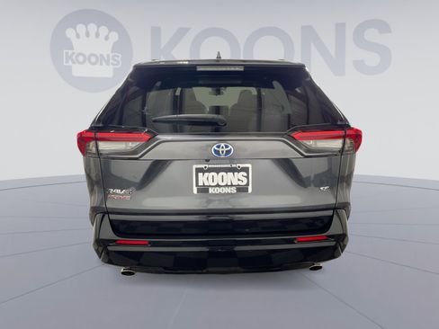 Used 2023 Toyota RAV4 SE w/ Weather & Moonroof Package image 5