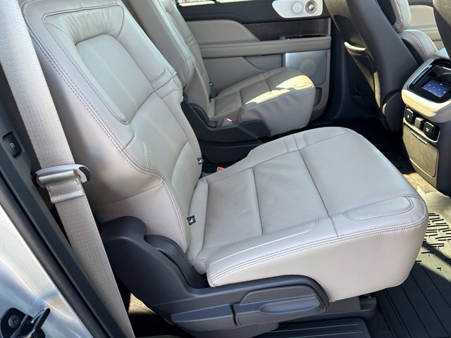 Used 2023 Lincoln Navigator L Reserve AWD/4WD image 9