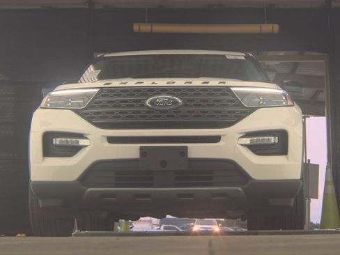 Used 2023 Ford Explorer XLT w/ Equipment Group 202A RWD image 11
