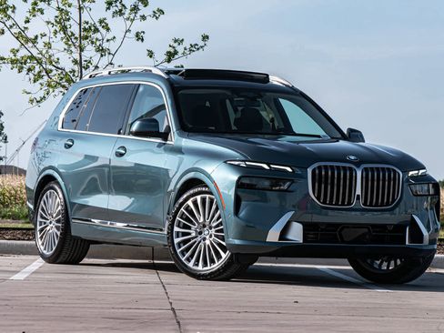 Used 2025 BMW X7 xDrive40i image 1