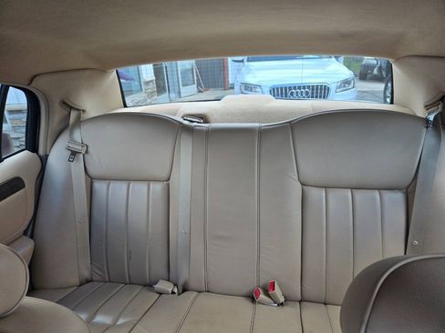 Used 1998 Lincoln Town Car Executive RWD image 22
