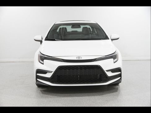 Used 2023 Toyota Corolla XSE FWD image 2
