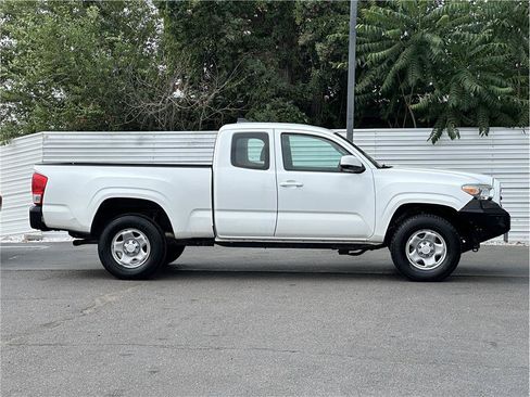 Used 2016 Toyota Tacoma SR w/ SR Convenience Package AWD/4WD image 9