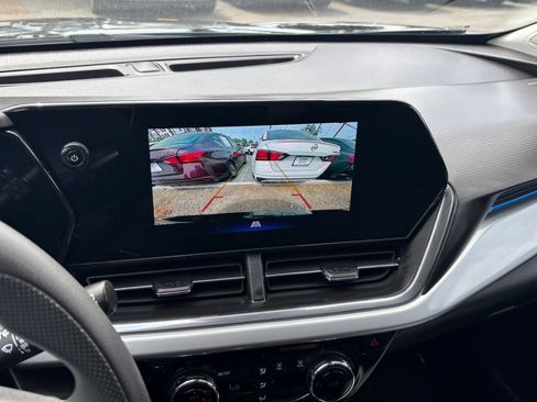 Used 2025 Chevrolet Trax LT FWD image 20