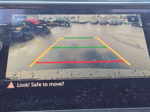 Used 2023 Volkswagen Tiguan SE R-Line image 25