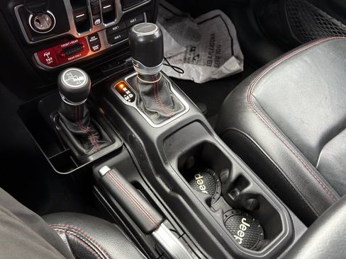 Used 2020 Jeep Gladiator Rubicon w/ Advanced Safety Group image 33