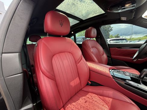 Used 2022 Maserati Levante GT AWD/4WD image 34