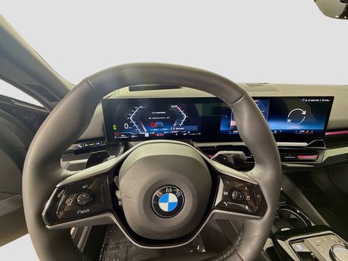 Used 2025 BMW 530i xDrive w/ Premium Package image 9