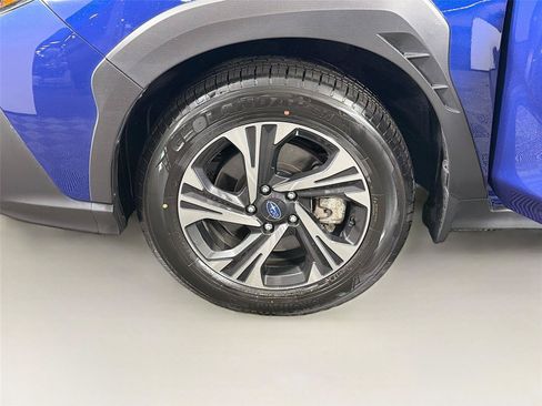 Used 2025 Subaru Crosstrek 2.5i Premium AWD/4WD image 33