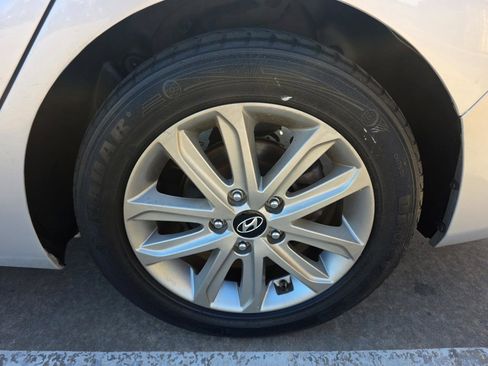 Used 2016 Hyundai Elantra SE w/ Option Group 02 FWD image 28