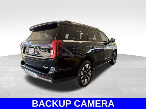 Used 2025 Ford Expedition Platinum w/ Driver's Package AWD/4WD image 4