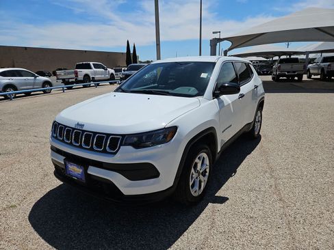 Used 2025 Jeep Compass Sport AWD/4WD image 4