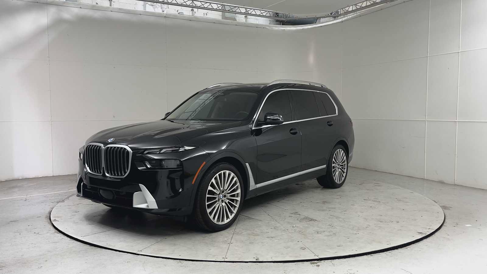 Used 2023 BMW X7 xDrive40i w/ Premium Package AWD/4WD image 5
