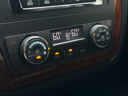 Used 2006 Cadillac DTS FWD image 39
