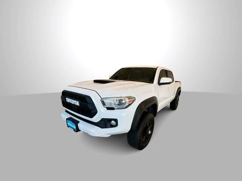 Used 2019 Toyota Tacoma TRD Sport w/ Technology Package AWD/4WD image 4