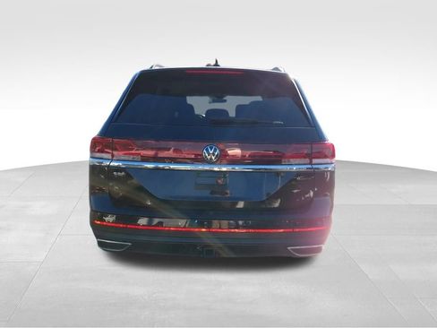 Used 2025 Volkswagen Atlas SE image 9