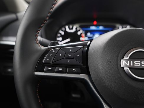 Used 2025 Nissan Altima 2.5 SR image 23