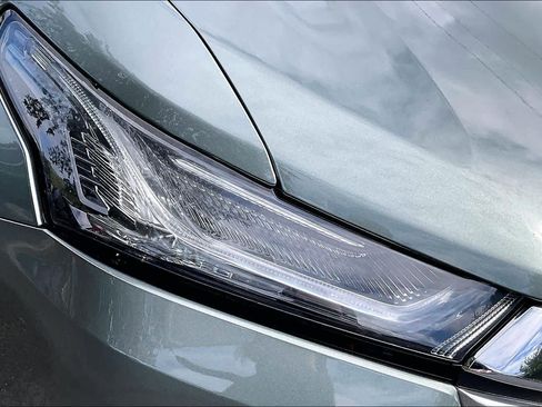 Certified 2023 Chevrolet Traverse LT FWD image 28