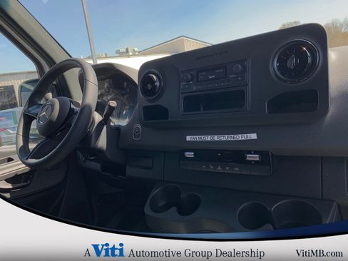Used 2025 Mercedes-Benz Sprinter 2500 image 2