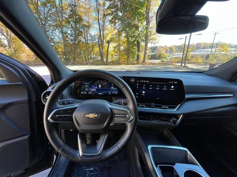 Used 2025 Chevrolet Equinox LT image 30