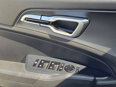 New 2026 Kia Sportage LX FWD image 16