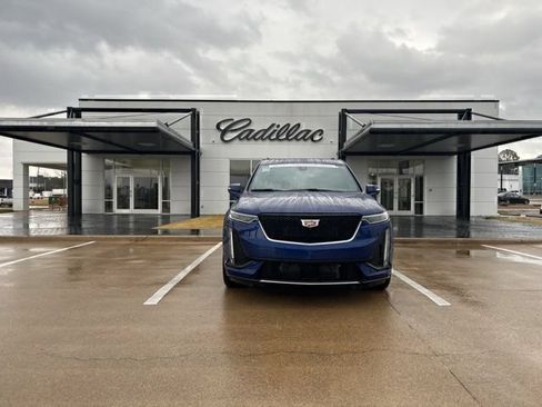Used 2023 Cadillac XT6 Sport w/ Platinum Package AWD/4WD image 2