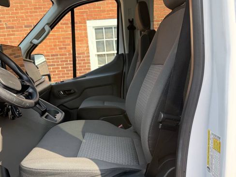 Used 2025 Ford Transit 350 XLT RWD image 18
