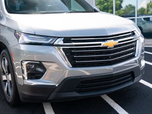 Used 2023 Chevrolet Traverse LT w/ LT Premium Package FWD image 5