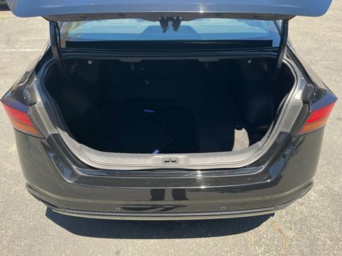 Used 2025 Nissan Altima 2.5 SV FWD image 26